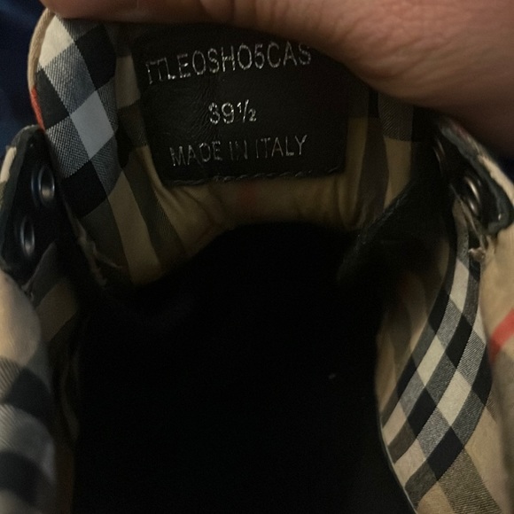 Burberry Shoes only worn once good condition - Picture 3 of 3